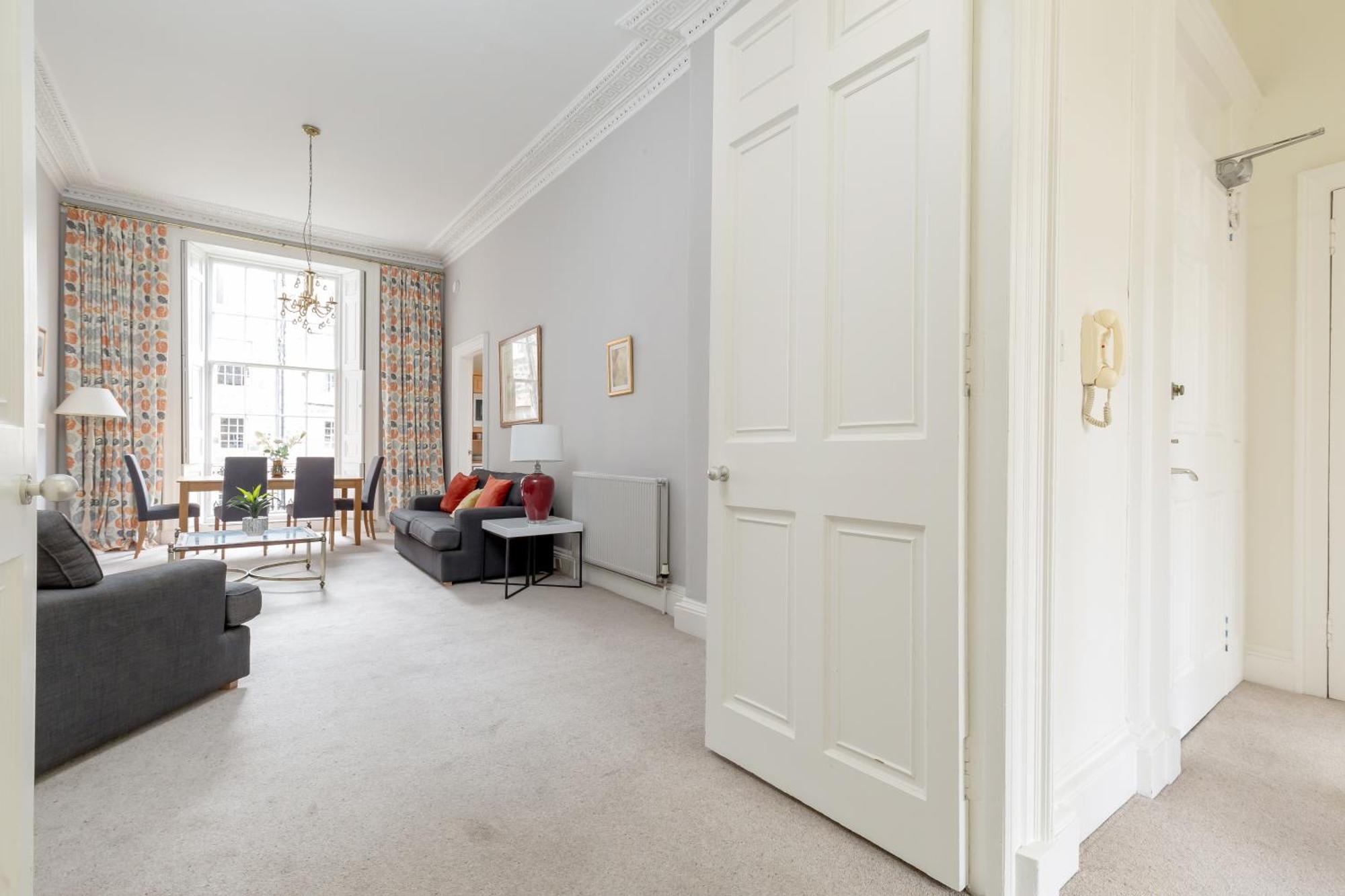 Light And Spacious 2 Bedroom Flat In Heart Of EDI Exterior photo