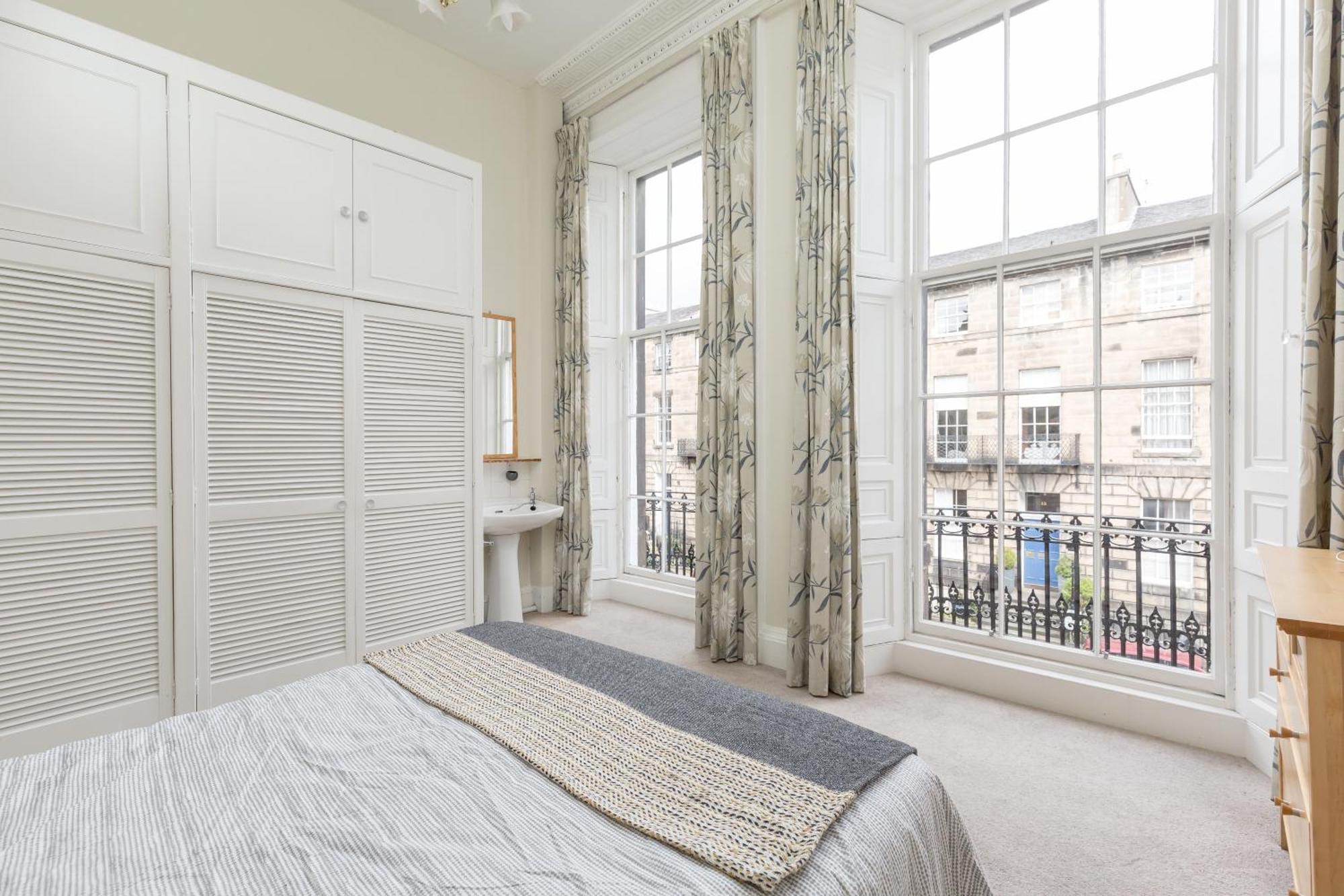 Light And Spacious 2 Bedroom Flat In Heart Of EDI Exterior photo