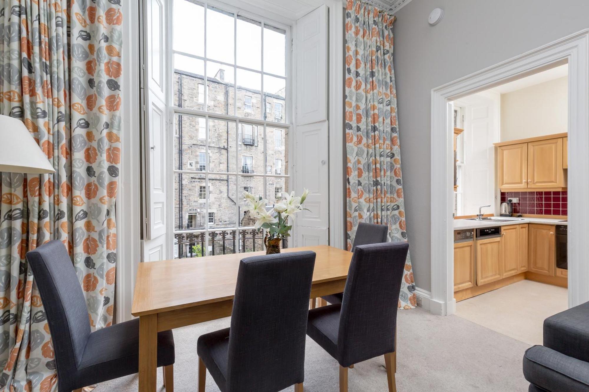 Light And Spacious 2 Bedroom Flat In Heart Of EDI Exterior photo